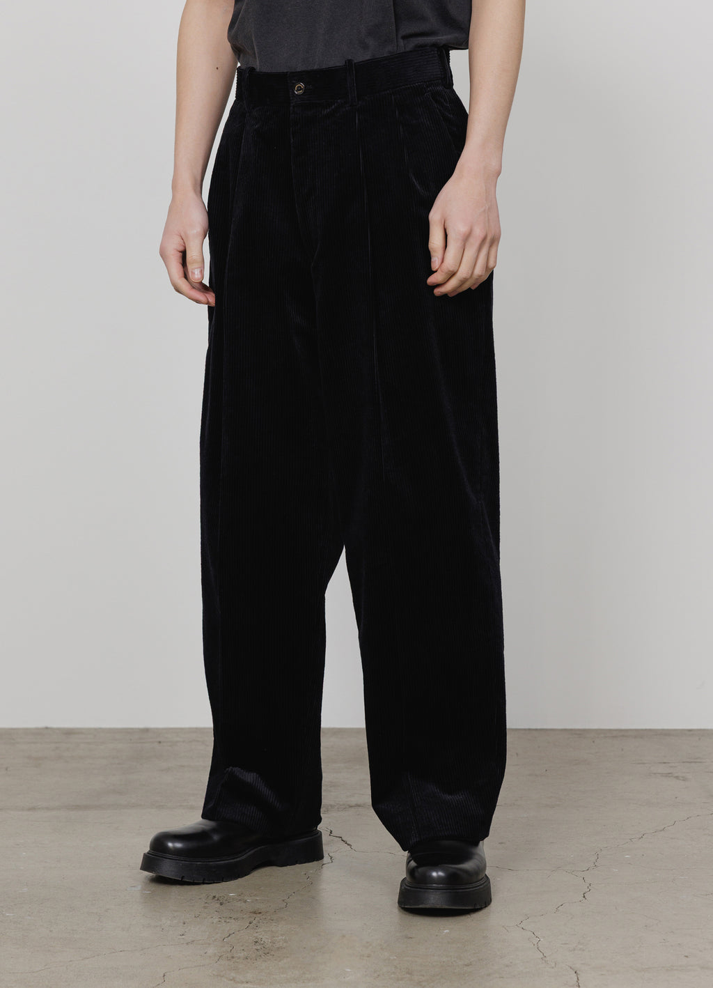 CLASSIC FIT DOUBLE PLEATED TROUSERS -ORGANIC COTTON 6-WALE CORDUROY-
