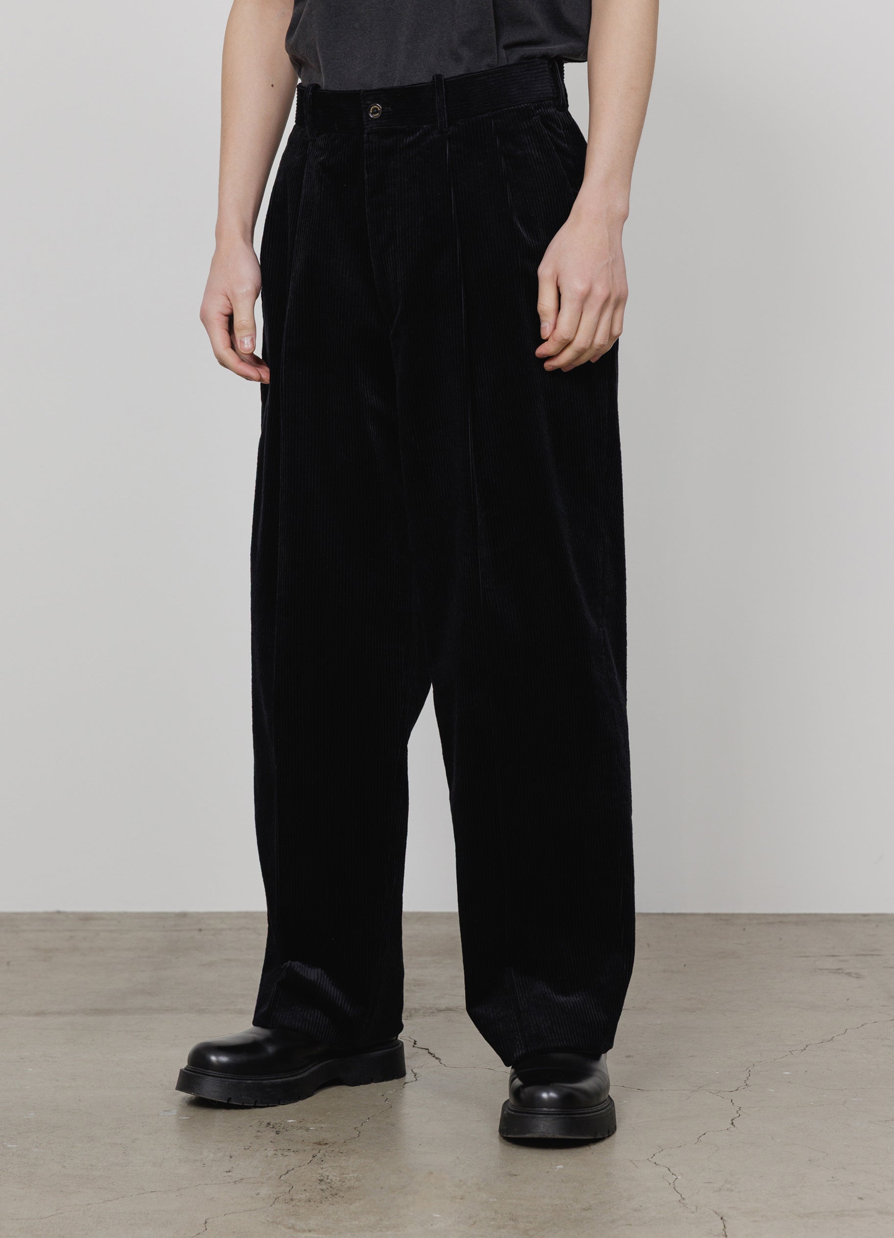 CLASSIC FIT DOUBLE PLEATED TROUSERS -ORGANIC COTTON 6-WALE CORDUROY-