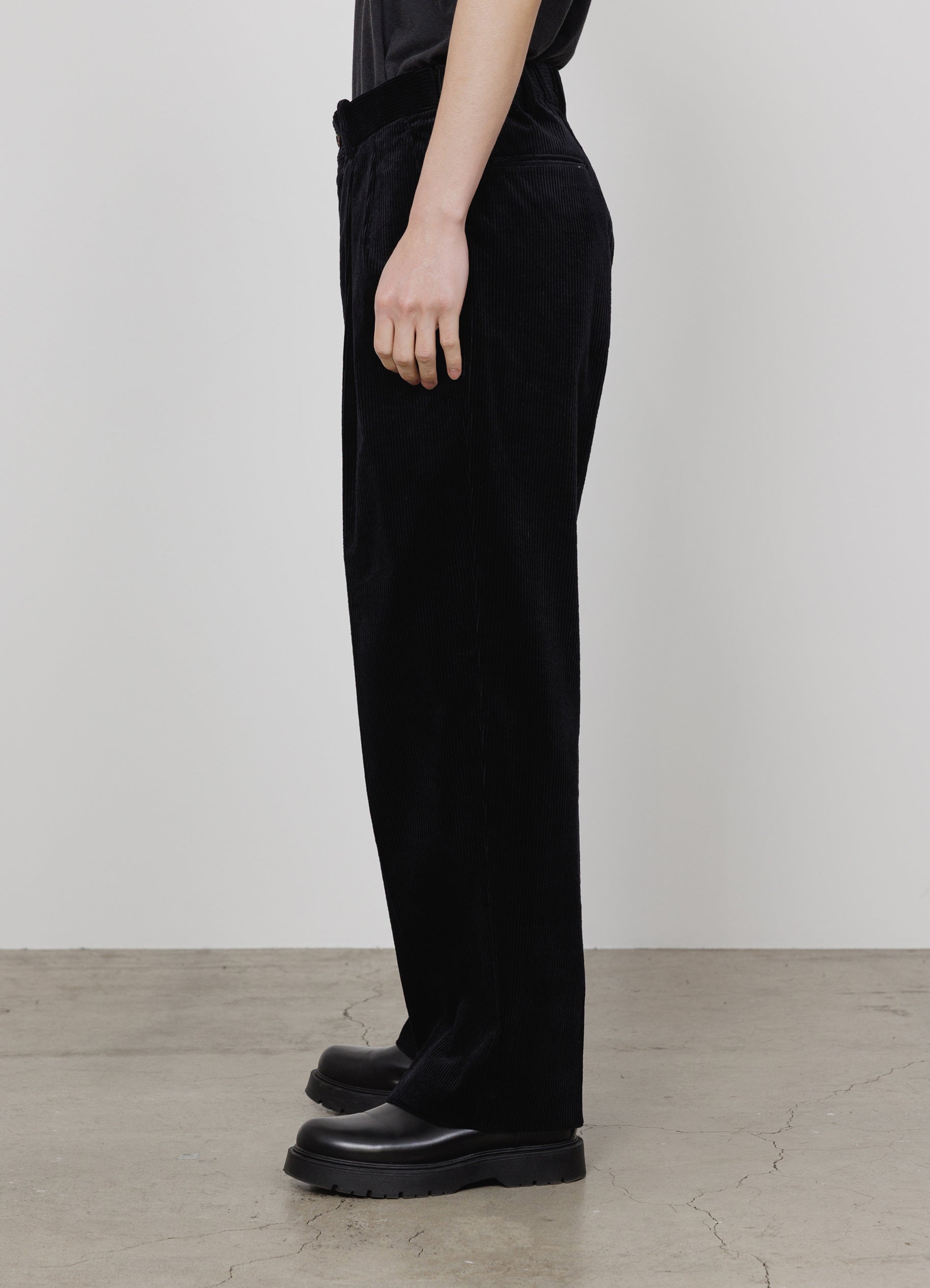 CLASSIC FIT DOUBLE PLEATED TROUSERS -ORGANIC COTTON 6-WALE CORDUROY-